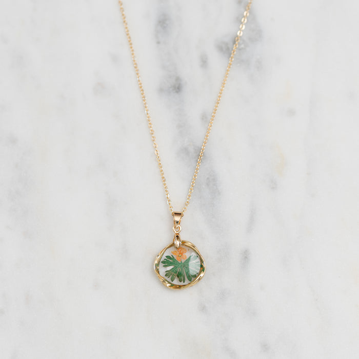 Cica Didiscus Flower Necklace