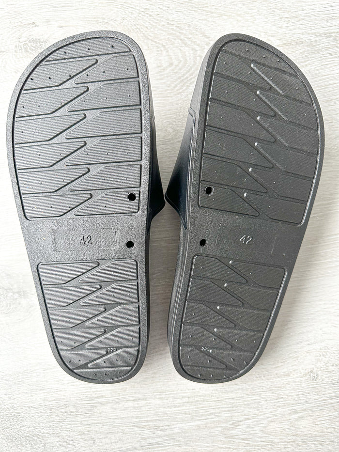 The Vampire's Wife Mens Black Logo Detail Sandals Sliders - House Of Huntington